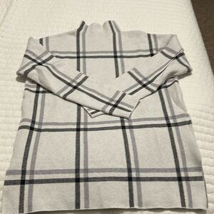 EUC Max Studio Mock Neck Sweater